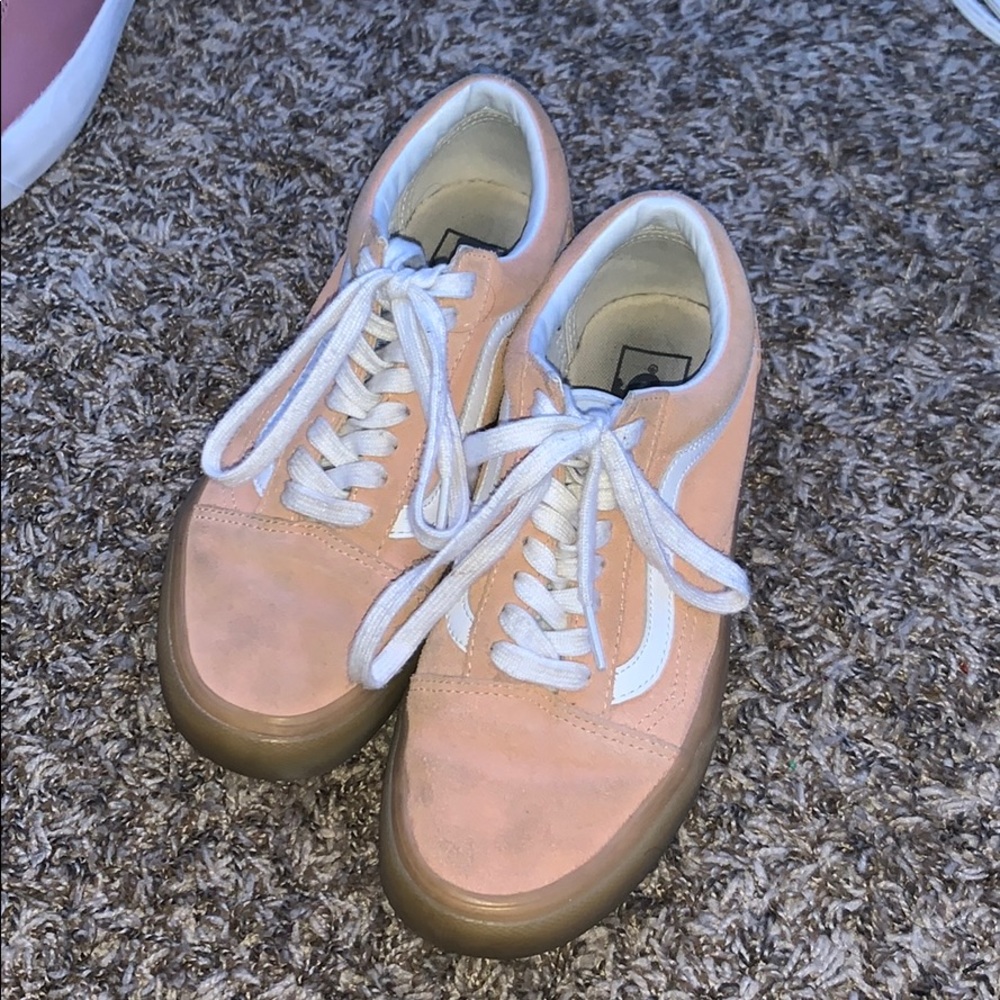 Peach Suede Men’s 6.5/ Womens 8 Vans